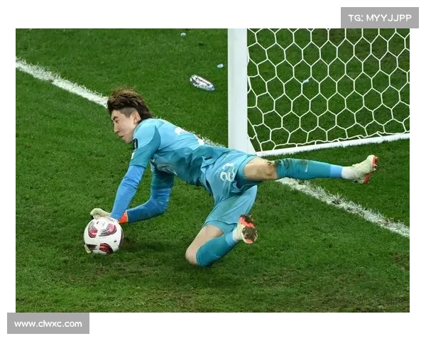 守门员扑点球时判断方向的五大技巧与实战应用方法解析